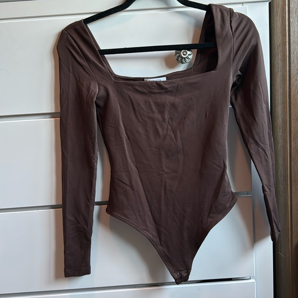 Aritzia Babaton Contour Squareneck Longsleeve Bodysuit Brown